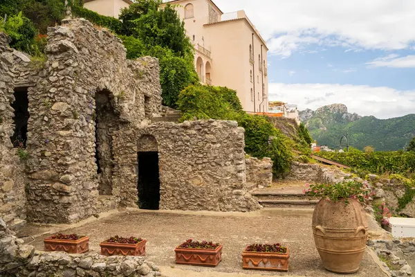 stock image Ravello, Italy - June 24, 2024: Beautiful dome style old buildings in Villa Rufolo, Ravello, Italy