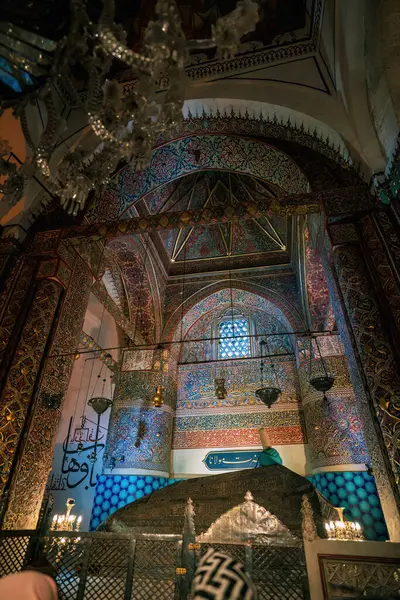 stock image The ornate interior of a mosque in Konya, Turkey, featuring intricate tilework, calligraphy, and a domed ceiling.