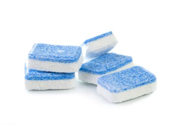 Beyaz bir arka plan üzerinde bulaşık makinesi Tablet