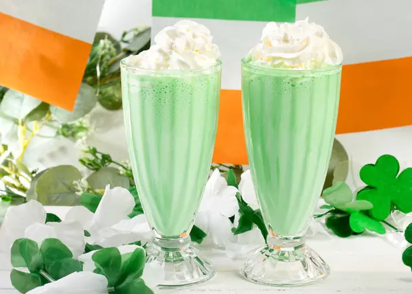 Aziz Patrick Günü Yeşil Naneli Milkshake