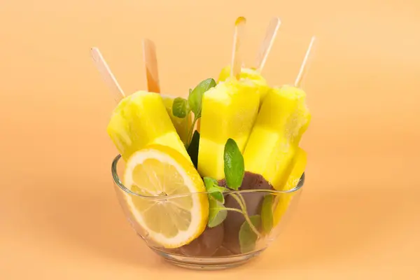 Limonlu çikolatalı dondurma.
