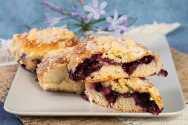 Geleneksel Polonya yaban mersinli çörekleri