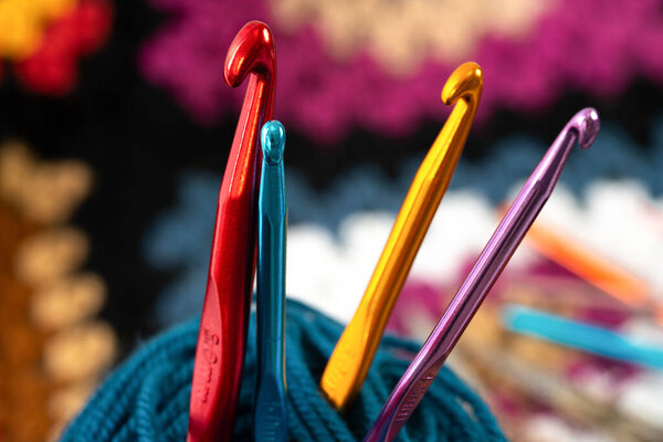 Крючки с ниткой и крючками