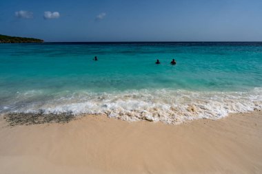 İnsanlar Curacao, Karayipler sahillerinde dinleniyor..