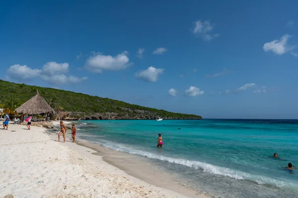 Nsanlar Curacao Karayipler Sahillerinde Dinleniyor — Stok fotoğraf