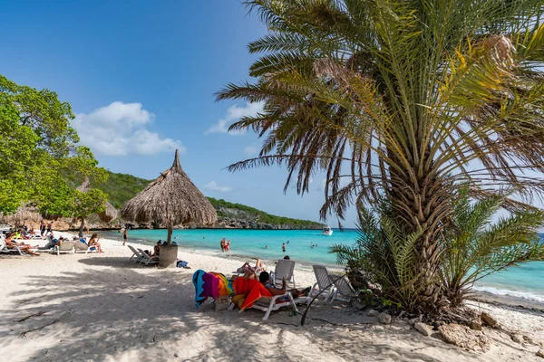Människor Som Kopplar Strand Curacao Karibien — Stockfoto