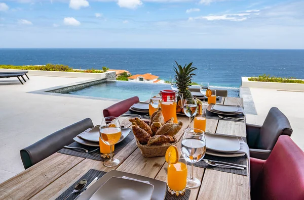 Serveertafel Het Hotel Met Uitzicht Zee — Stockfoto