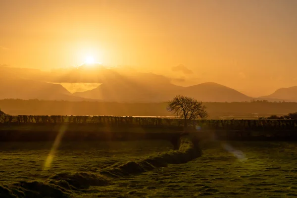Sonnenaufgang Über Den Snowdonia Mountains Von Anglesey — Stockfoto