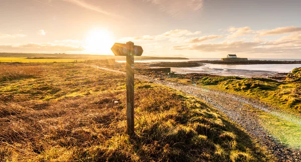 Εκκλησία Ένα Παλιρροϊκό Νησί Anglesey Βόρεια Ουαλία — Φωτογραφία Αρχείου