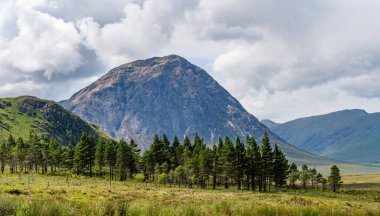 İskoçya İskoçya 'daki Glencoe' nun etrafını geziyor.
