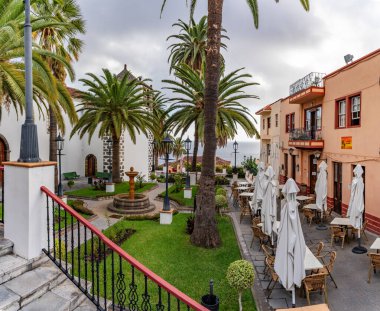 Kanarya Adaları ve Cape Verde 'nin etrafını gezer