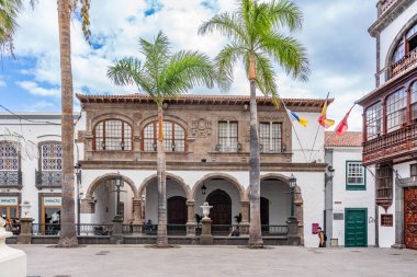 Kanarya Adaları ve Cape Verde 'nin etrafını gezer