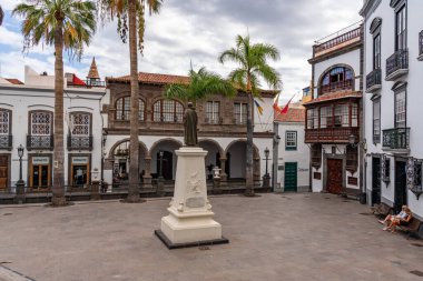 Kanarya Adaları ve Cape Verde 'nin etrafını gezer