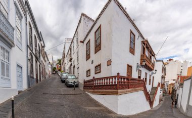 Kanarya Adaları ve Cape Verde 'nin etrafını gezer