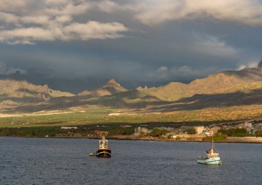 SantoAnto çevresindeki manzaralar bir Cape Verde Adası