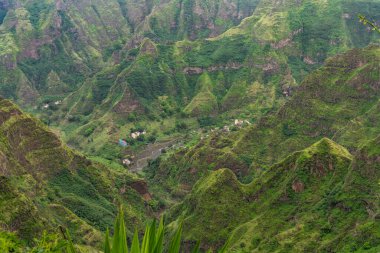 SantoAnto çevresindeki manzaralar bir Cape Verde Adası