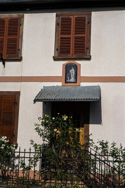 Maison Ancienne Avec Patron Sainte Figurine Alsace France — Photo