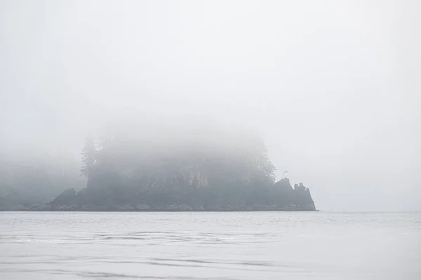 Small Islet Fog Front Vancouver Island Coast — Stock Photo, Image
