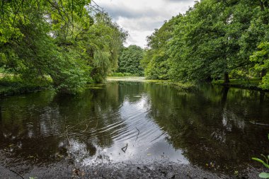 Hannover, Almanya 'da Bir Parkta Leinealtwasser