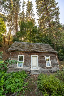 Colfax, WA 'daki Tarihi Perkins Kulübesi.