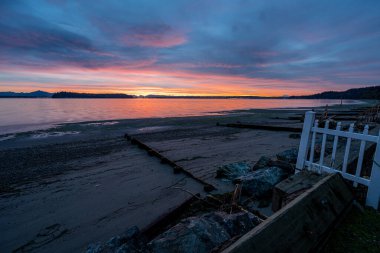 Witter Sahili 'nde gün doğumu Whidbey Adası, Washington Eyaleti