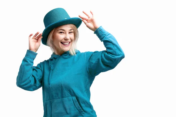 Gülümseyen Kadın Mavi Şapkalı Mavi Kazaklı Güzel Bir Kadın Güzel — Stok fotoğraf