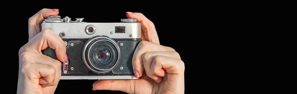 Câmera Retro Mãos Femininas Close Mãos Mulher Segurando Câmera Fotográfica — Fotografia de Stock