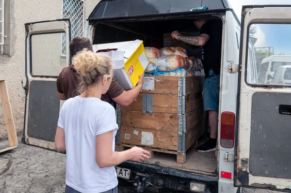 Rivne Ucrania Junio 2023 Descargar Ayuda Humanitaria Ucrania Voluntarios Ucranianos — Foto de Stock