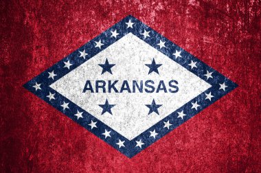 Arkansas eyaletinin grunge bayrağının yakın çekimi. Metal bir yüzey üzerinde kirli Arkansas bayrağı.
