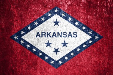 Arkansas eyaletinin grunge bayrağının yakın çekimi. Metal bir yüzey üzerinde kirli Arkansas bayrağı.