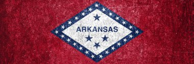 Arkansas eyalet bayrağının bayrağı. Metal bir yüzey üzerinde kirli Arkansas bayrağı.