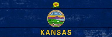 Tahta bir yüzeyde Kansas eyalet bayrağı. Grunge Kansas eyalet bayrağının bayrağı. 