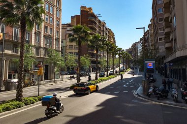 BARCELONA, İspanya - 11 Mayıs 2018. Barselona 'da bir sokak. Barselona, İspanya manzarası. Samimi sokak