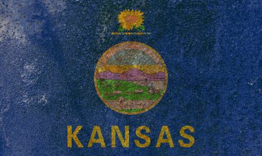 Kansas Eyalet Bayrağı. Paslı metal yüzeyinde kirli Kansas bayrağı. Paslı metal dokusu 