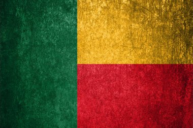 Benin Eyalet Bayrağı. Metal yüzeyde Kirli Benin bayrağı. Metal doku 