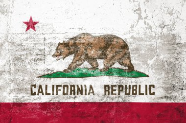 Kaliforniya Eyalet Bayrağı. Duvarda kirli Kaliforniya bayrağı var. Grunge duvar dokusu 