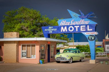 1939 'da inşa edilen Blue Swallow Motel, Tucumcari, New Mexico' da hala tarihi Route 66 'da faaliyet gösteriyor..