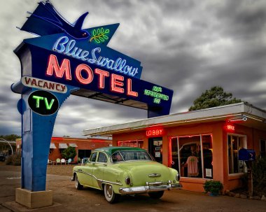 1939 'da inşa edilen Blue Swallow Motel, Tucumcari, New Mexico' da hala tarihi Route 66 'da faaliyet gösteriyor..