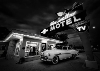1939 'da inşa edilen Blue Swallow Motel, Tucumcari, New Mexico' da hala tarihi Route 66 'da faaliyet gösteriyor..