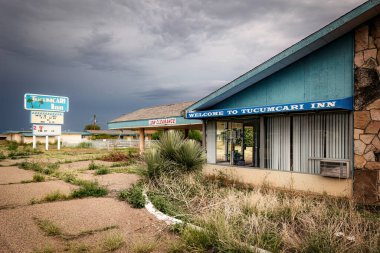 Tucumcari, New Mexico 'daki tarihi Route 66' daki terk edilmiş Tucumcari Oteli..