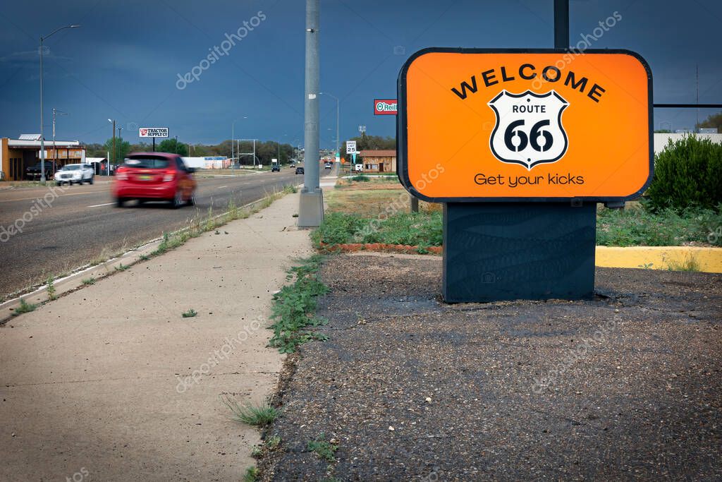 Una señal de bienvenida a lo largo de la histórica Ruta 66 en Tucumcari