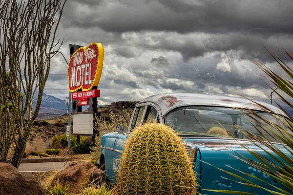 Cactus Old Car Sit Front Hill Top Motel Best View — Stock Photo, Image
