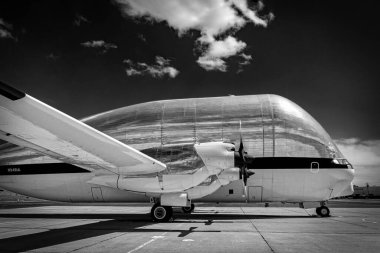 NASA 'dan Aero Spacelines Süper Guppy El Paso, Teksas' ta pistte..