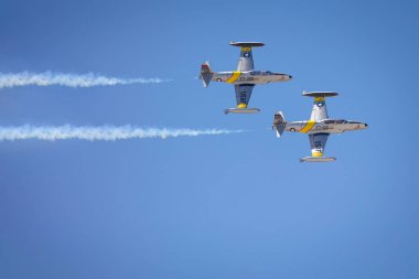Ace Maker Aviation 'ın T-33 Shooting Star takımı Arizona, Tucson' daki 2023 Thunder and Lightning Over Arizona 'da sahne almaktadır..