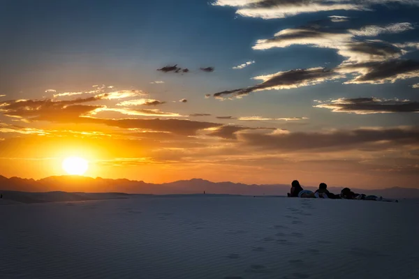 Nsanlar Alamogordo New Mexico Yakınlarındaki White Sands Ulusal Parkı Nda — Stok fotoğraf