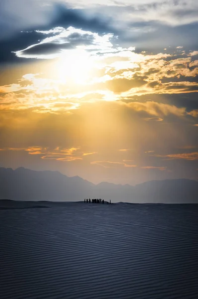 Bir Grup Insan Alamogordo New Mexico Yakınlarındaki White Sands Ulusal — Stok fotoğraf