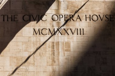 Sivil Opera Binası 'nın dış duvarı. Kuzey Amerika' nın en büyük ikinci opera salonu. Chicago, Illinois şehir merkezinde..