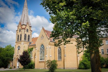 Saint Abrose Kilisesi ve Saint Nazianz, Wisconsin 'deki Salvatorian Seminerinin harap edilmiş binaları..