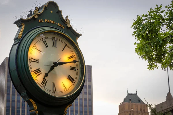Цей Чавунний Тротуарний Годинник Зберігає Час Центрі Ель Пасо Техас — стокове фото