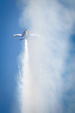 Miramar, California 'da Amerika' nın 2023 sayılı hava gösterisinde bir Mavi Melek yükseldi..